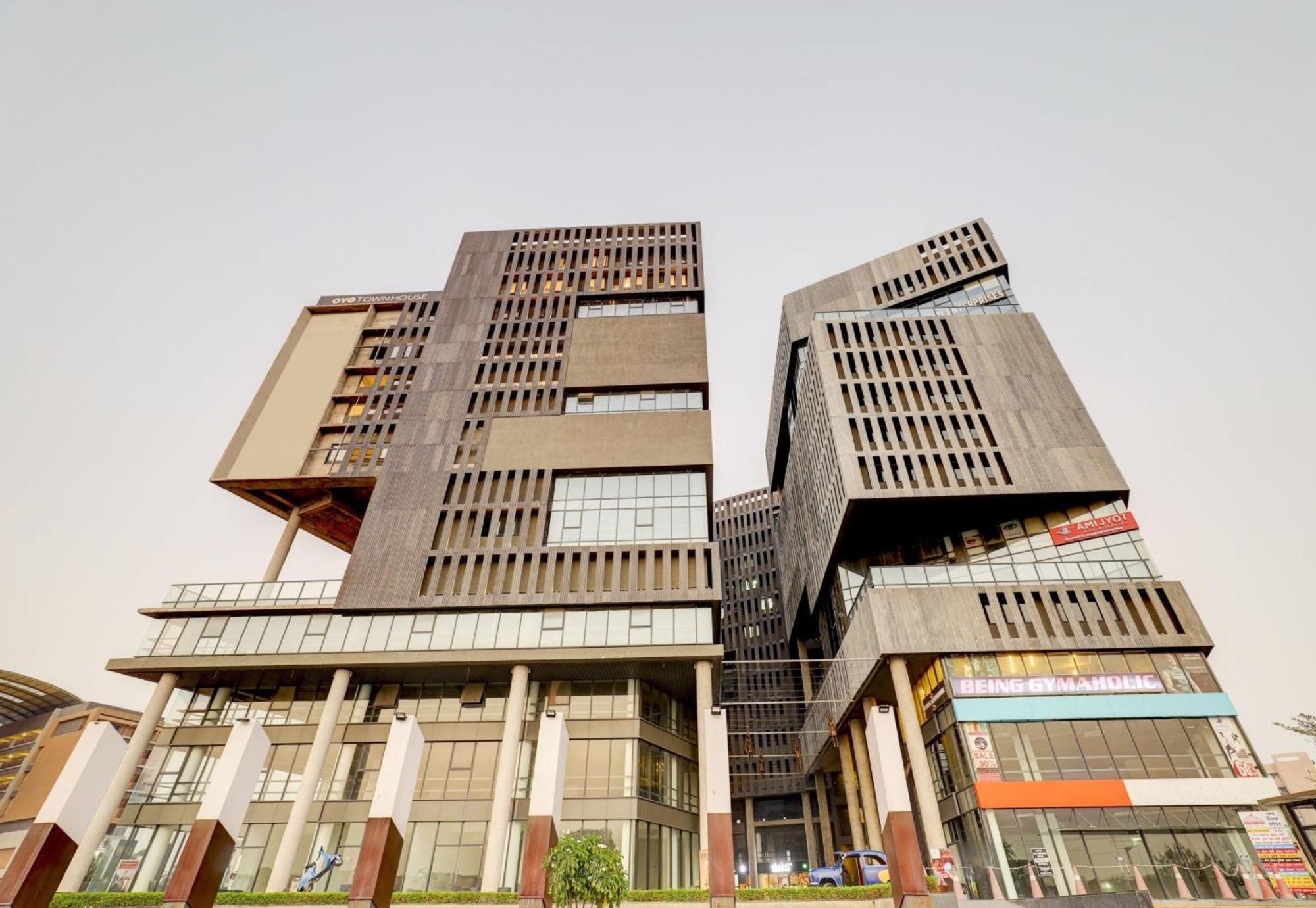 Super Townhouse Rajyash Rise Otel Sarkhej Dış mekan fotoğraf
