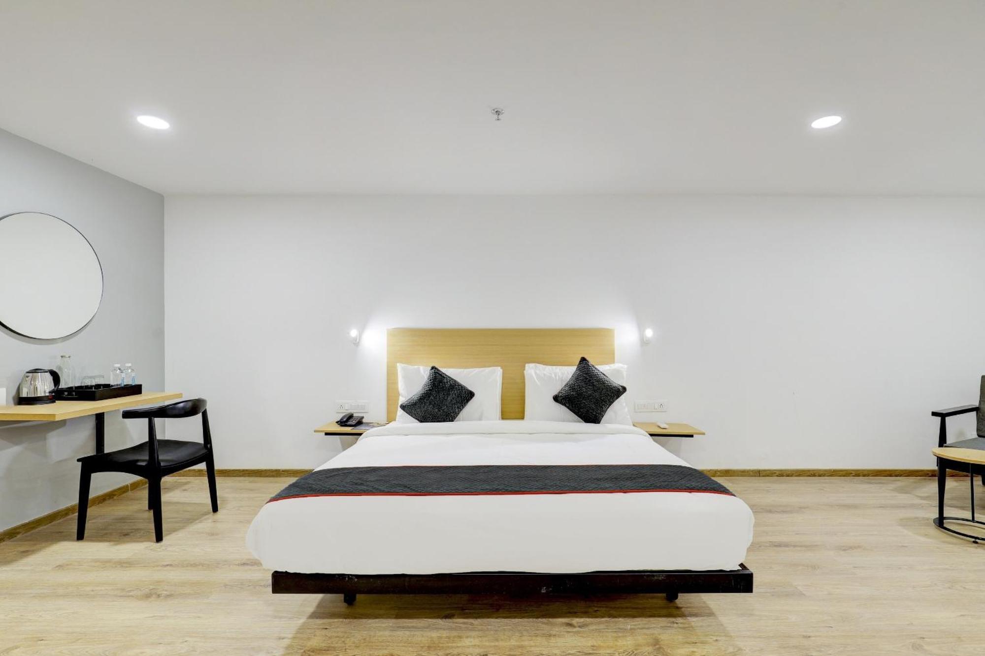 Super Townhouse Rajyash Rise Otel Sarkhej Dış mekan fotoğraf